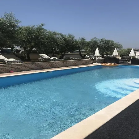 Simplistic In With Swimming Pool * Poreč