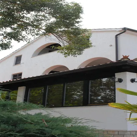 Simplistic In With Swimming Pool Apartamento Poreč